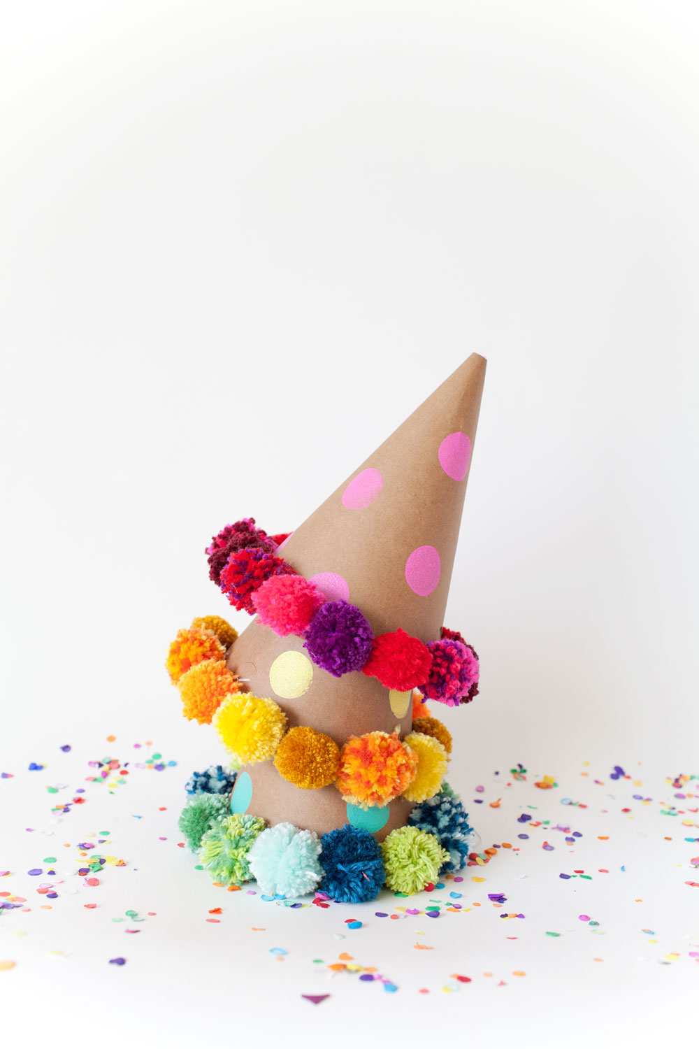 DIY-fun-and-colorful-pom-pom-party-hats