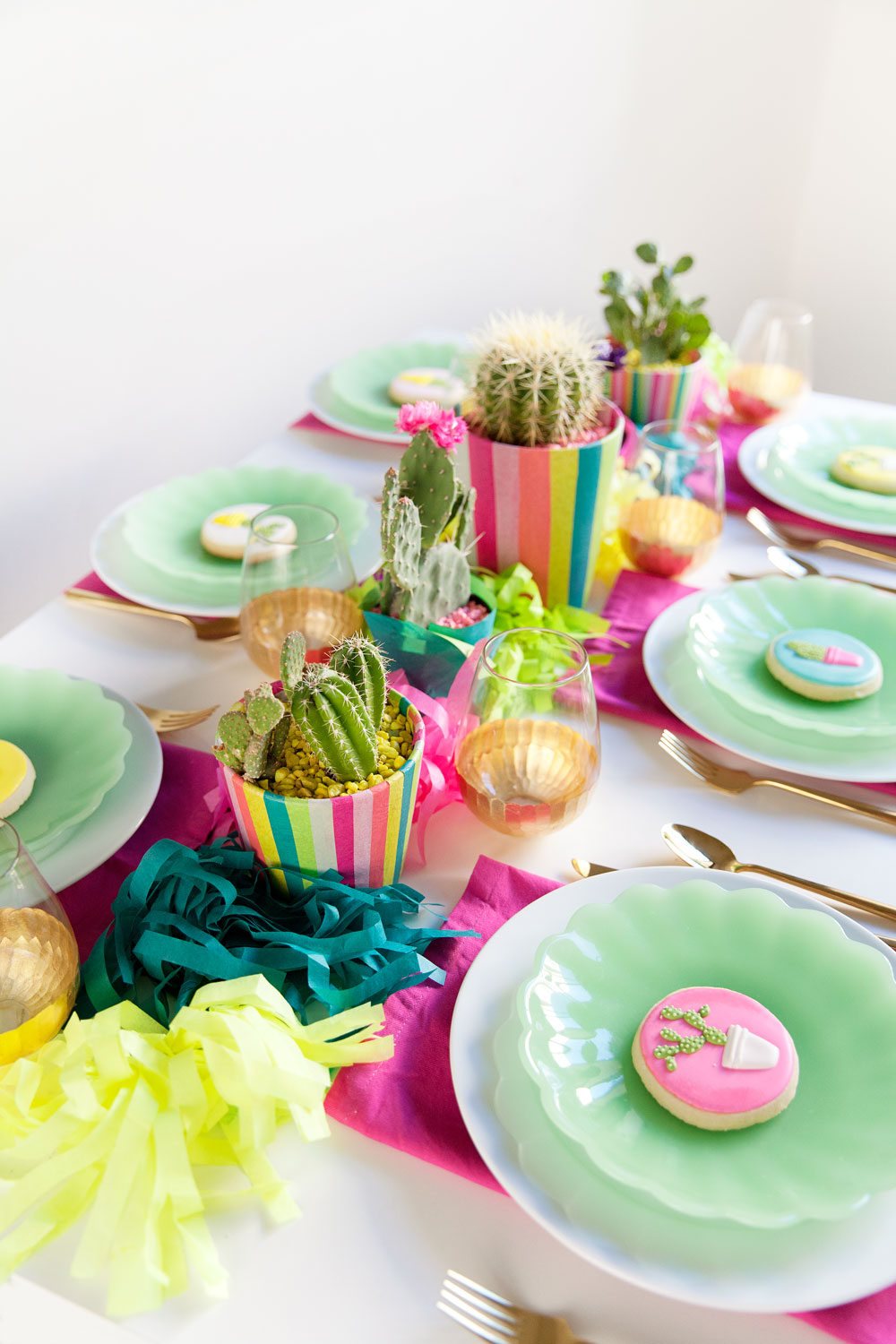 colorful-party-table-decor