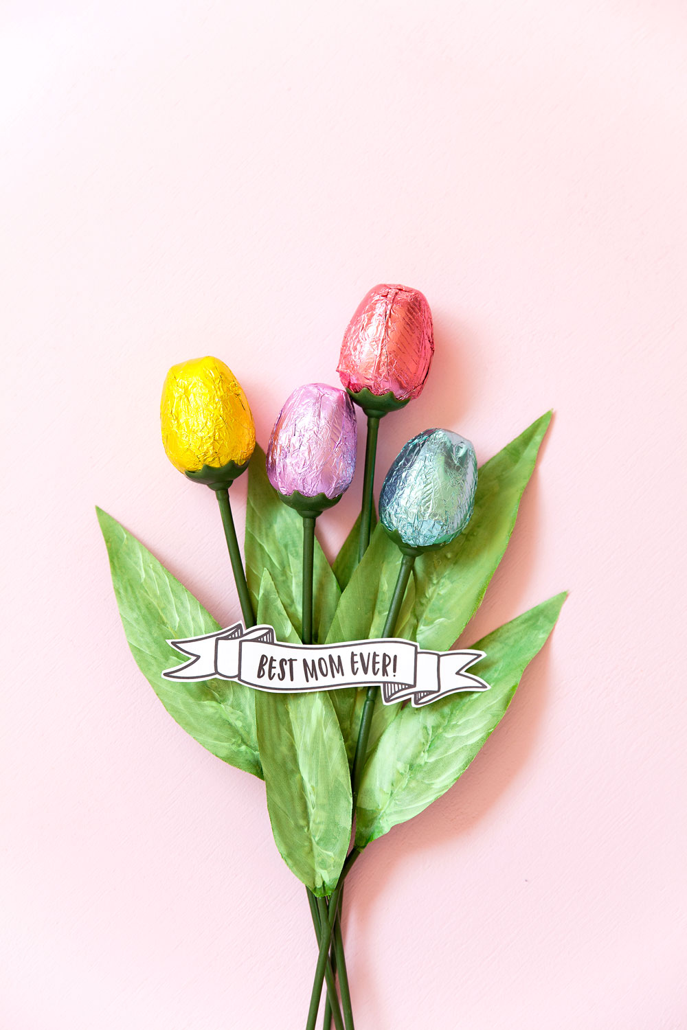 This fun FREE banner printable is perfect for your gifts for mothers day. Put them on presents, tie them onto flowers or make it into a card. Either way it will make your mom smile. DIY- Mother's Day- Free Printable