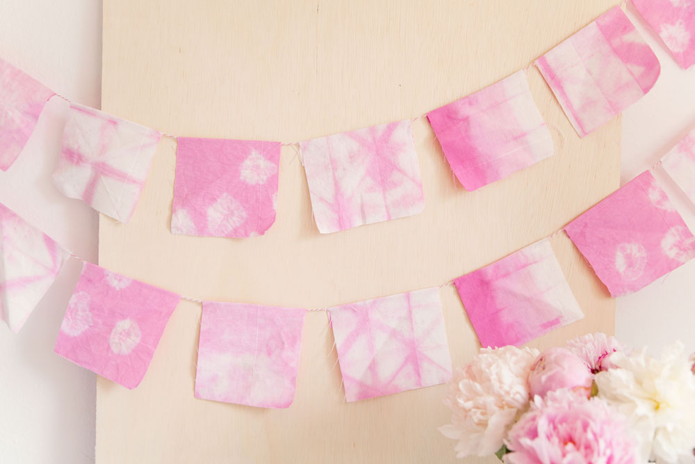 Make this pretty pink Shibori garland! It's perfect for bridal showers, baby showers or any kind of birthday. Its simple to make and oh so pretty. -Banner -DIY -Party