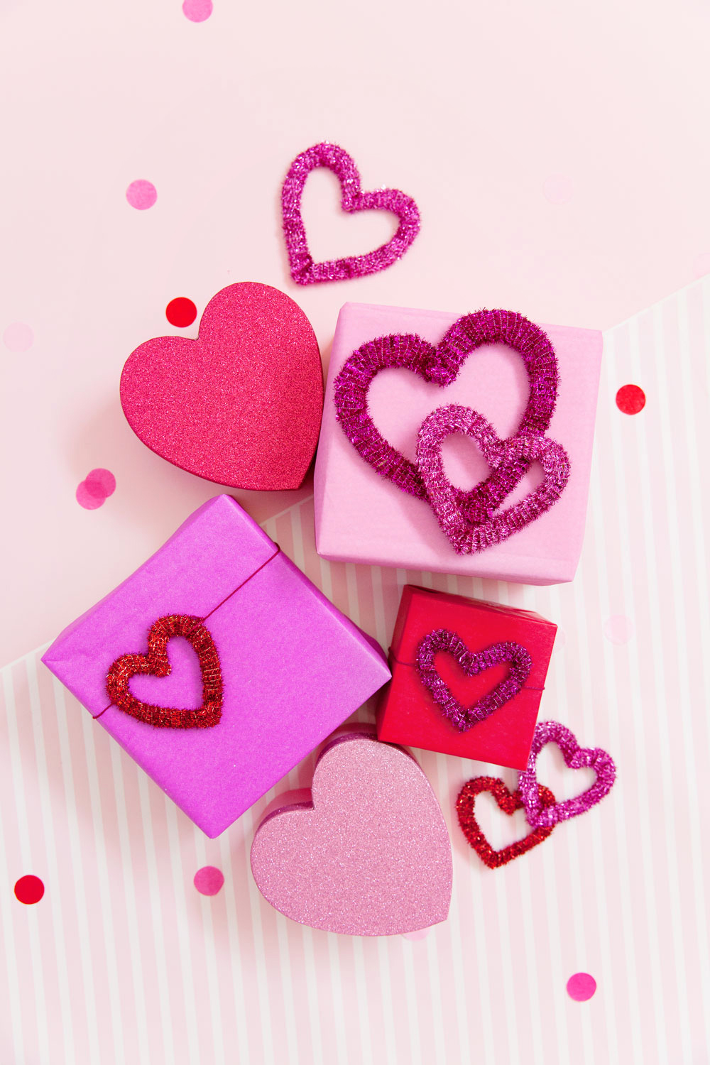 These heart gift toppers are the perfect Valentine's Day craft.  They are so easy to make even kids can join in too.  Make them into a garland or just some cute decor.  -DIY -Hearts -craft blogger -valentine's day craft 