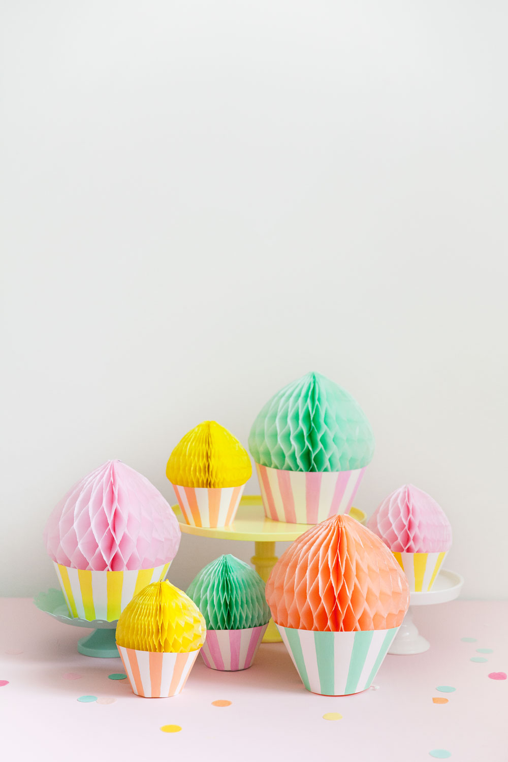 DIY honeycomb cupcake, so simple to make and for sure the life of the party | Tell Love and Party