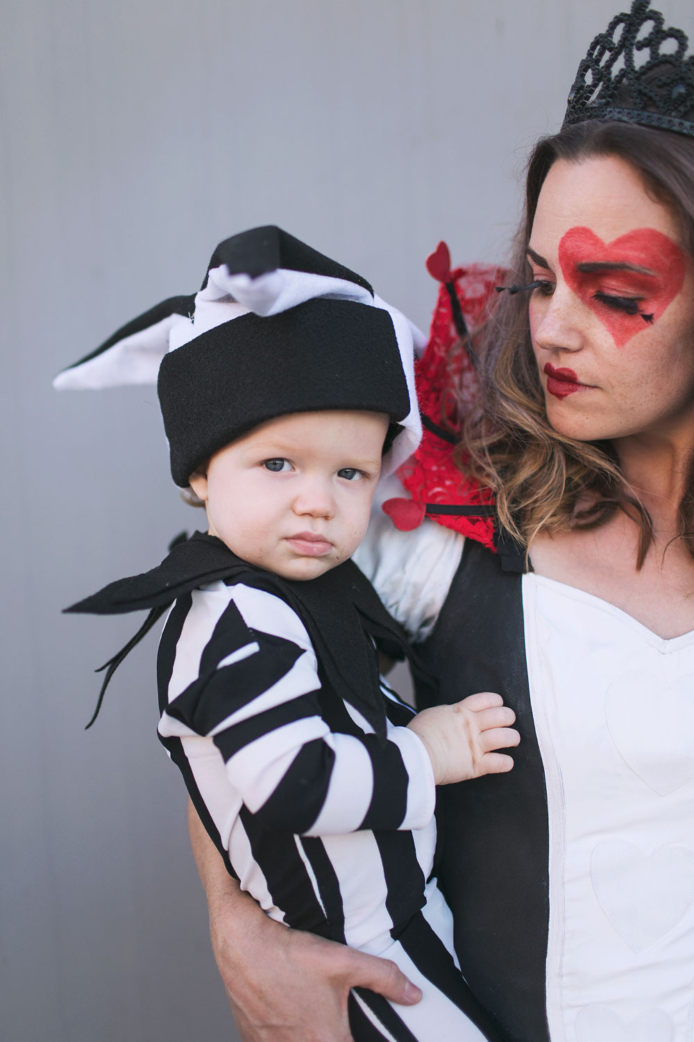 This Queen of Hearts family costume idea is sure to be a hit this Halloween. Learn how to create your own! #halloweencostumes #familyhalloweencostumes #queenofhearts #familycostumeideas