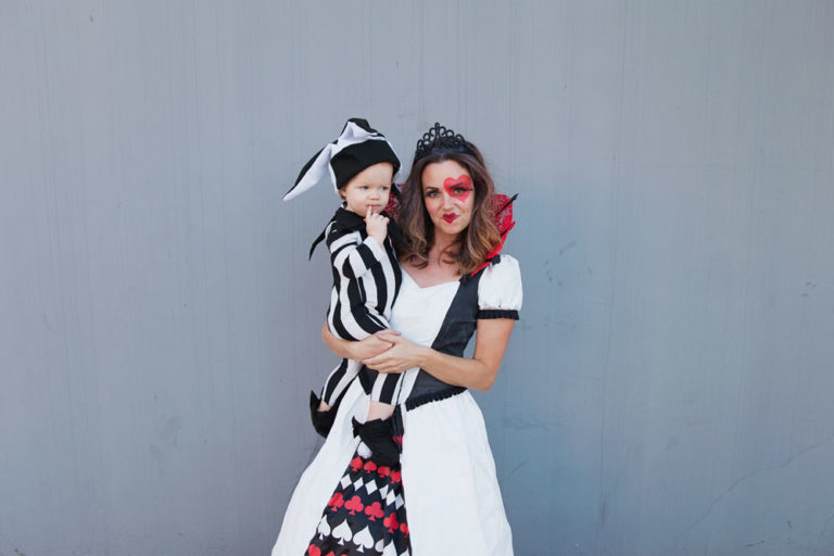 DIY QUEEN OF HEARTS FAMILY COSTUME - Tell Love and Party